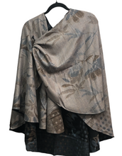 Load image into Gallery viewer, Cashmere Reversible &quot;Buckle&quot; Shawl