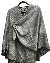 Load image into Gallery viewer, Cashmere Reversible &quot;Buckle&quot; Shawl code:28